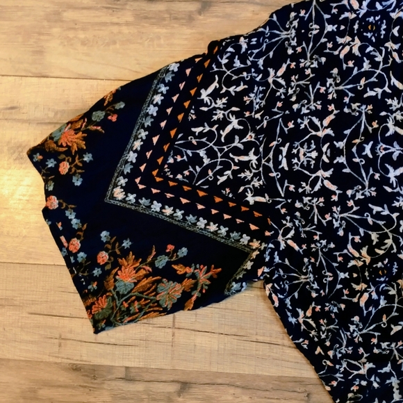 "Patrons Of Peace" Boho Tie Front Floral Cropped Blouse - Picture 5 of 7